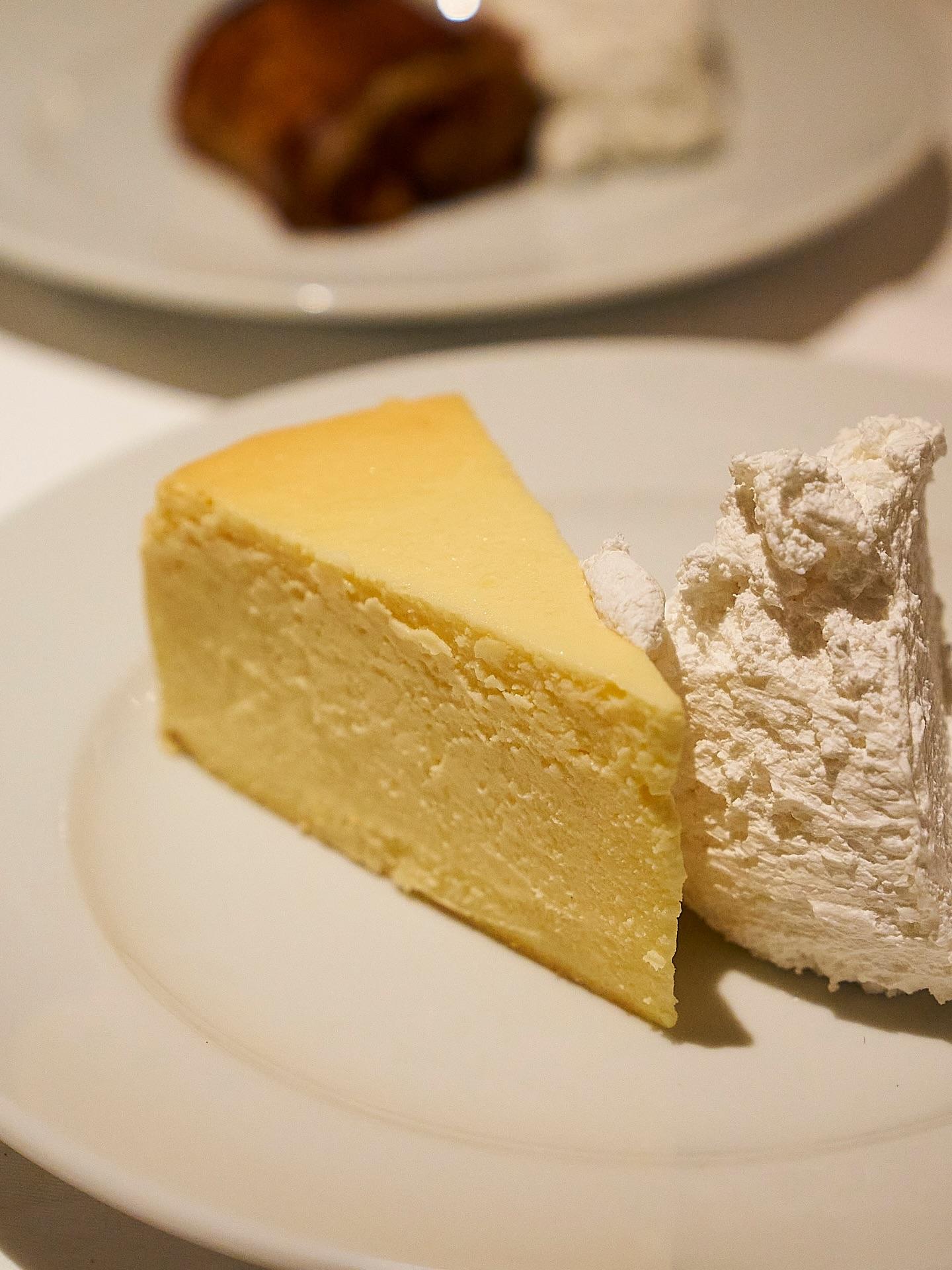 濃厚でなめらかな口どけが魅力の、ニューヨークスタイルチーズケーキ。